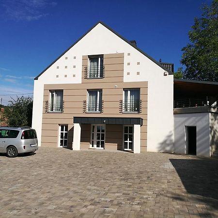 Family Apartman Epleny Exterior photo