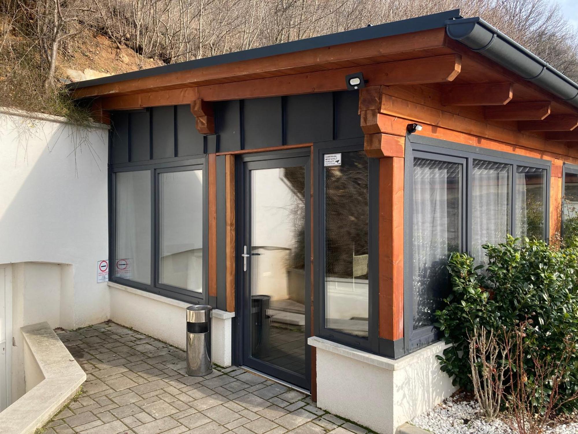 Family Apartman Epleny Exterior photo