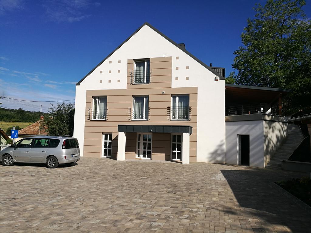 Family Apartman Epleny Exterior photo
